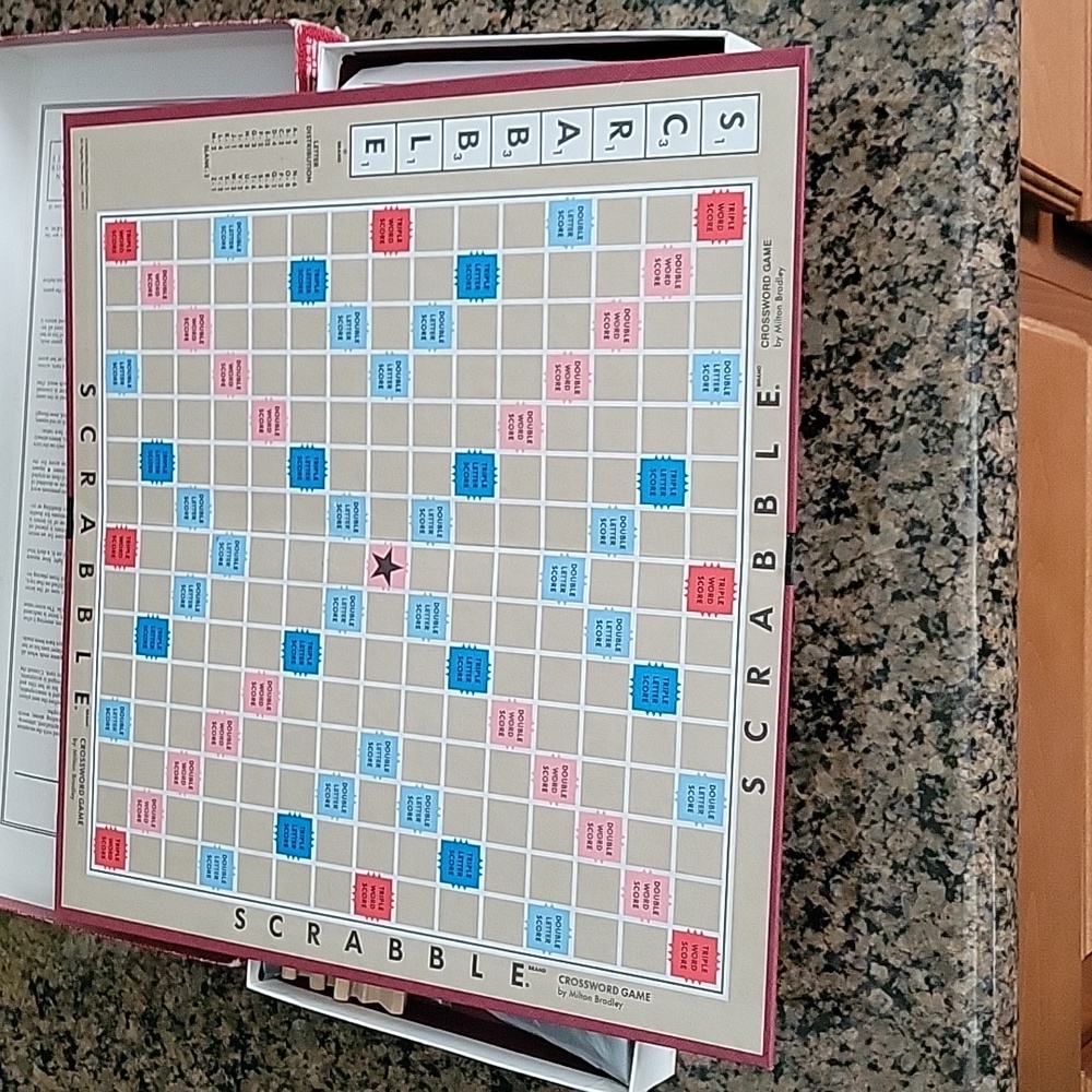 Scrabble Board Game 1998 - Picture 6 of 8